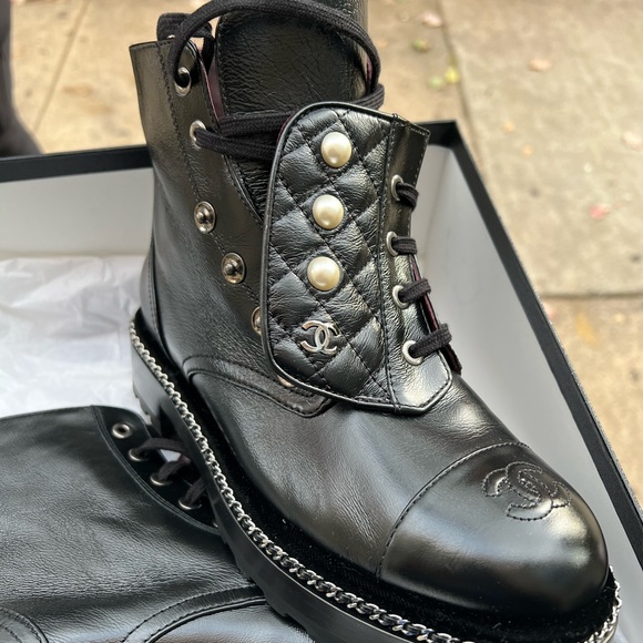 Chanel Shiny Calfskin Quilted Lace Up Combat Boots 38 Black - Picture 2 of 8